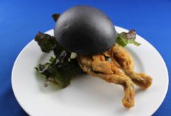 В Японии начались продажи бургеров с лягушачьими лапками